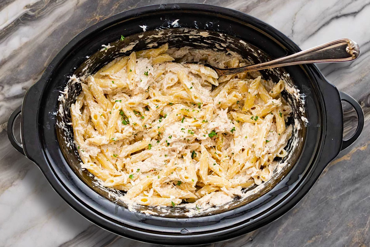 Crockpot Chicken Alfredo in Creamy Sauce
